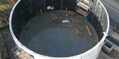 Neubau Stahlbeton-Rundbehälter in Ortbetonbauweise (Benet (La Rochelle), Frankreich) (3)